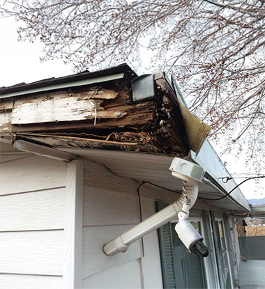 Rotting fascia and soffit boards on a Utah County residential roofline